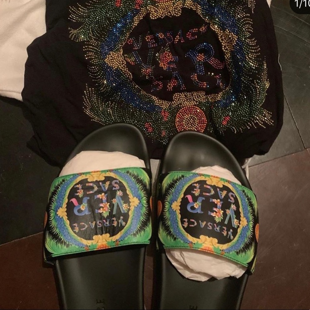 Slides and matching shirt